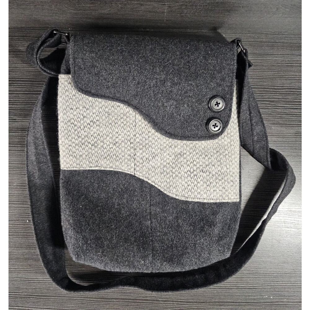 Wooly Wears Wool Crossbody Bag Sack Gray Multi Pocket Flap Adjustable Strap